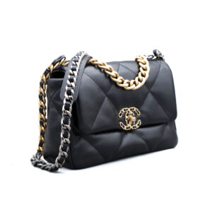 Chanel 19 Flap Bag in pelle di agnello nera con trapuntatura a rombi oversize e tracolla a catena bicolore