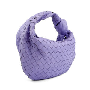 Bottega Veneta Teen Jodie Bag in pelle intrecciata color lavanda con manico superiore annodato.